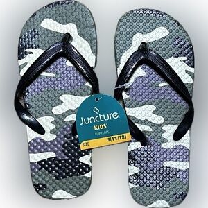 Juncture Kids' Camouflage Flip Flops Small (11/12)